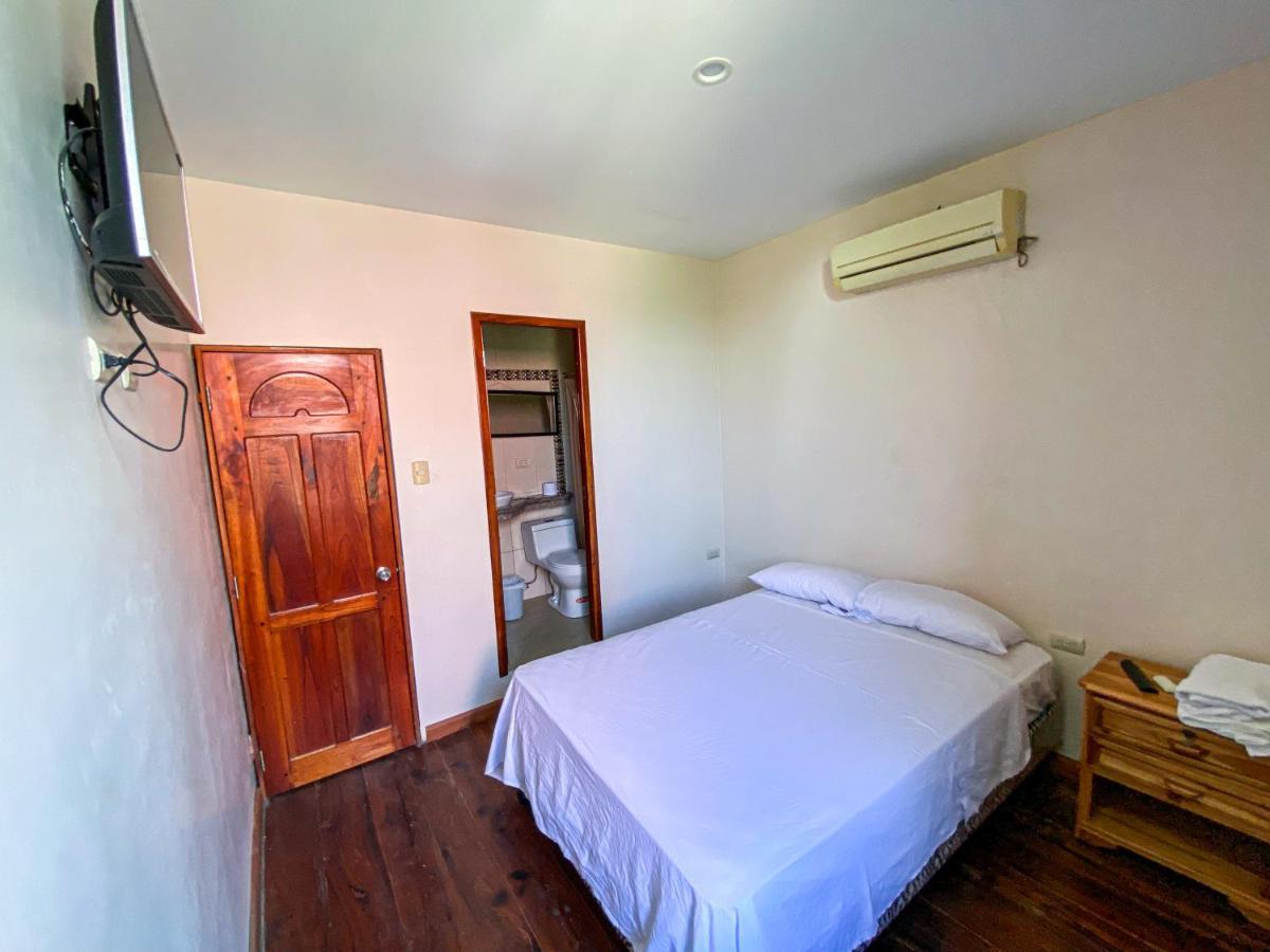Puerto López Hostal Tortuga Dorada מראה חיצוני תמונה